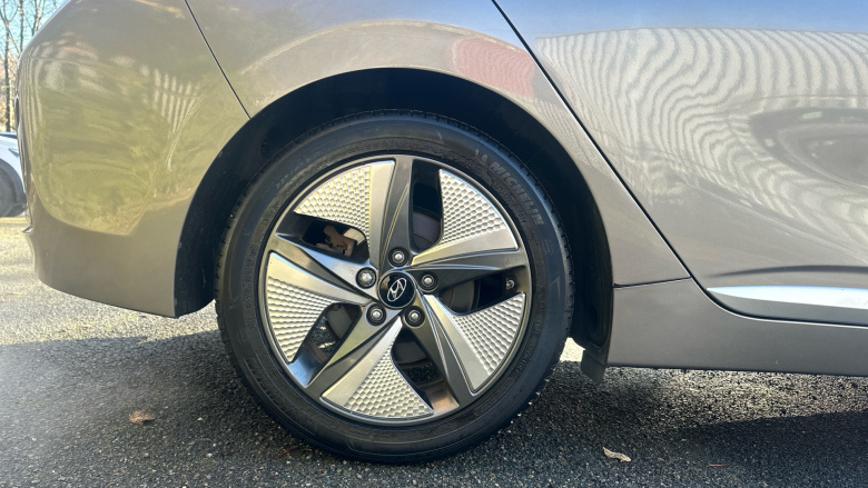 Hyundai IONIQ 1.6 GDi Hybrid Premium SE 5dr DCT Hybrid Hatchback